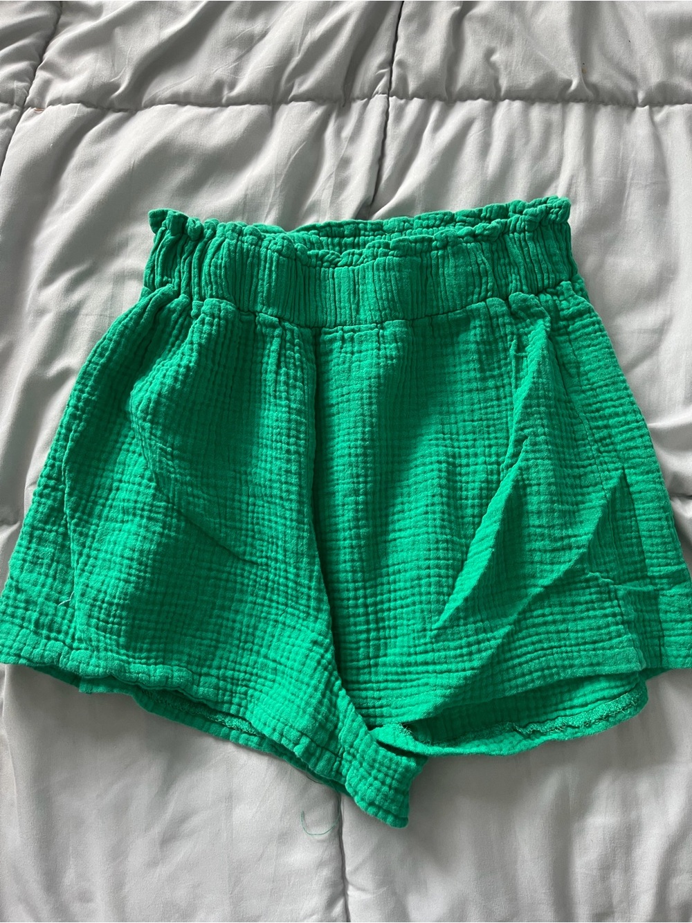 High-Waist Green Gauze Shorts with Elastic Waistband